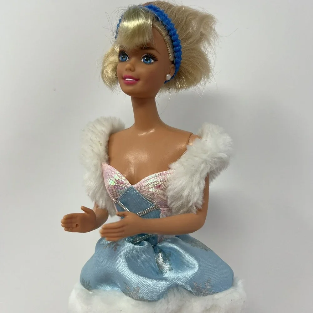 Barbie‎ Skating Star Doll Winter Blue Ice Dress Ice Skates by Mattel